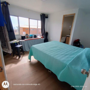 Habitación con baño privado cocina y sala como se aprecia en las fotos